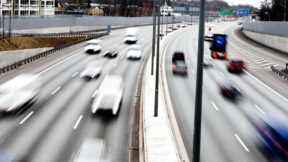 Kilometerafgift for lastbiler indføres fra 2025, så lastbiler betaler CO2-afgift afhængigt af, hvor meget CO2 de udleder. Samtidig træder Danmark ud af samarbejdet om Eurovignetten. <i>Linda Kastrup/Ritzau Scanpix</i>