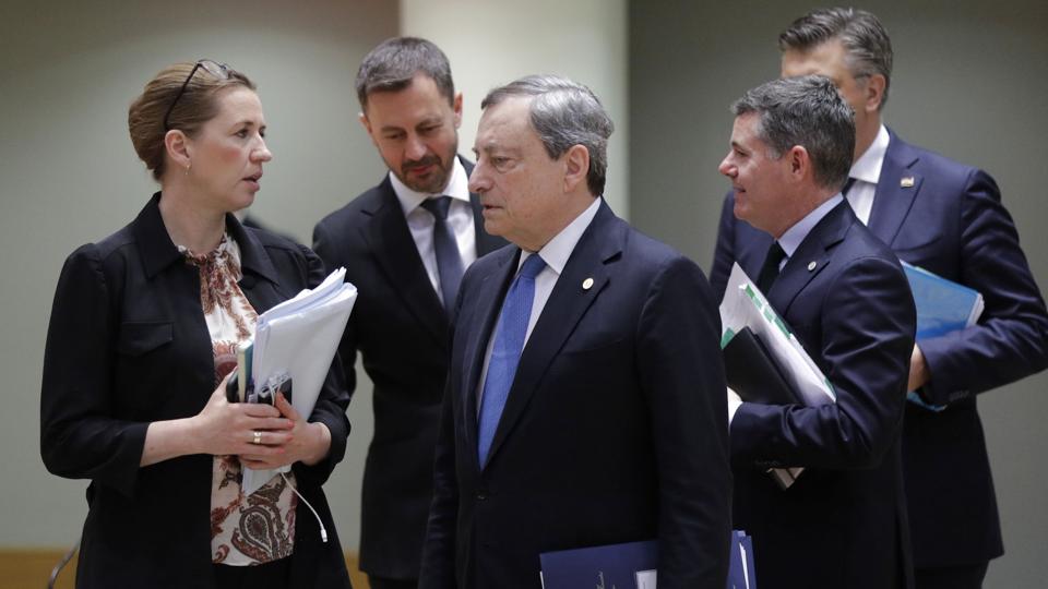 Europa risikerer, at Putin lukker helt for gassen og dermed giver de europæiske befolkninger og virksomheder en svær vinter, siger Mette Frederiksen. <i>Olivier Hoslet/Ritzau Scanpix</i>