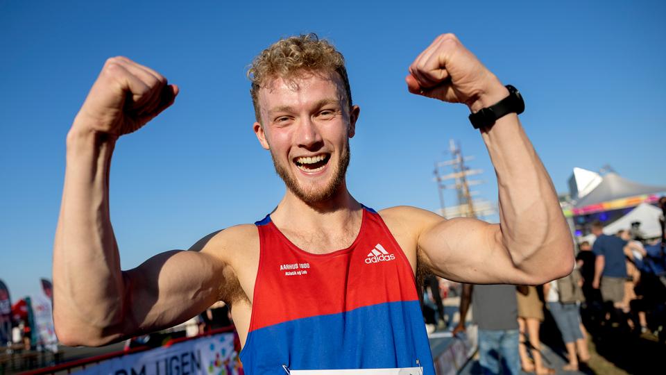 Kasper Larsen fra Sæby var ikke regnet blandt favoritterne til DM-guldet, men han tog fusen på alt og alle. Også sig selv. <i>Foto: Lars Pauli</i>