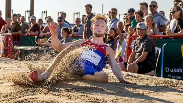 Honnørkajen i Aalborg var rammen om DM i længdespring. Hvis det står til Kasper Larsen, så bliver det ikke sidste gang, at det sker. <i>Foto: Lars Pauli</i>