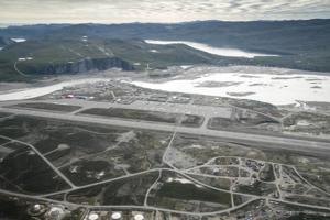 Passager i fly til Grønland døde af narko i maven
