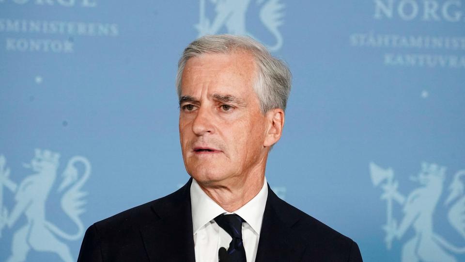 - På denne dag skulle vi fejre kærligheden. I stedet er vi fyldt med sorg, siger Norges statsminister, Jonas Gahr-Støre. <i>Terje Pedersen/Ritzau Scanpix</i>