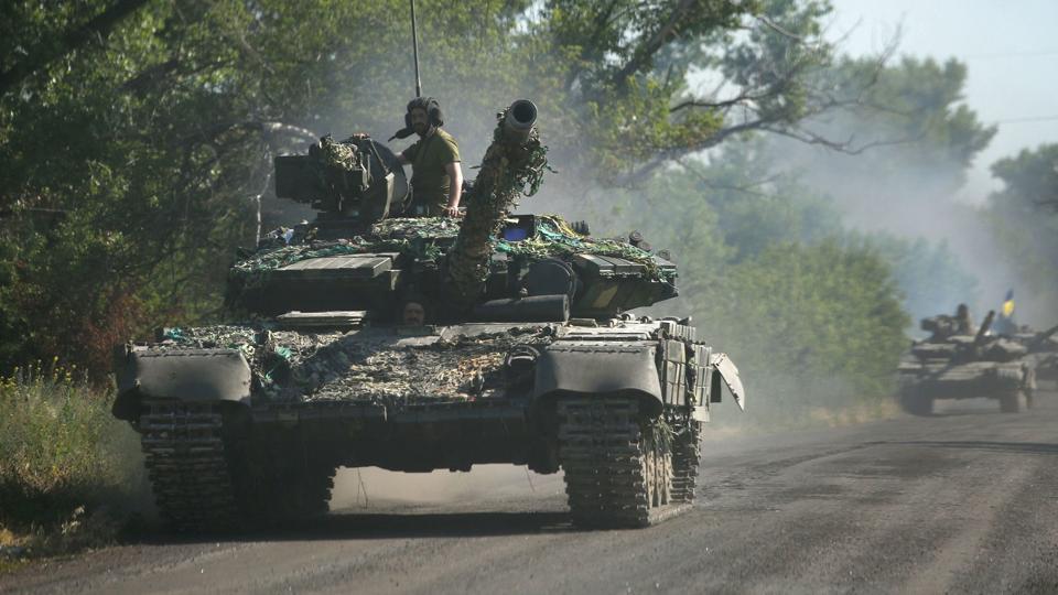 Ukrainske kampvogne i bevægelse i det østlige Ukraine. (Arkivfoto) <i>Anatolii Stepanov/Ritzau Scanpix</i>