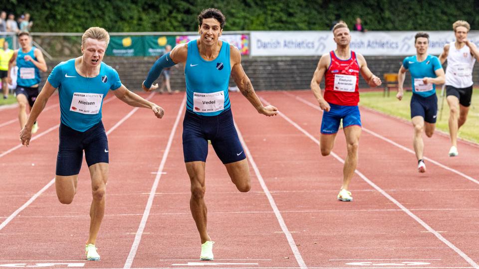 Benjamin Lobo vandt guld i 400 meter med klubkammeraten Gustav Lundholm ganske få millisekunder efter sig.  <i>Foto: Martél Andersen</i>