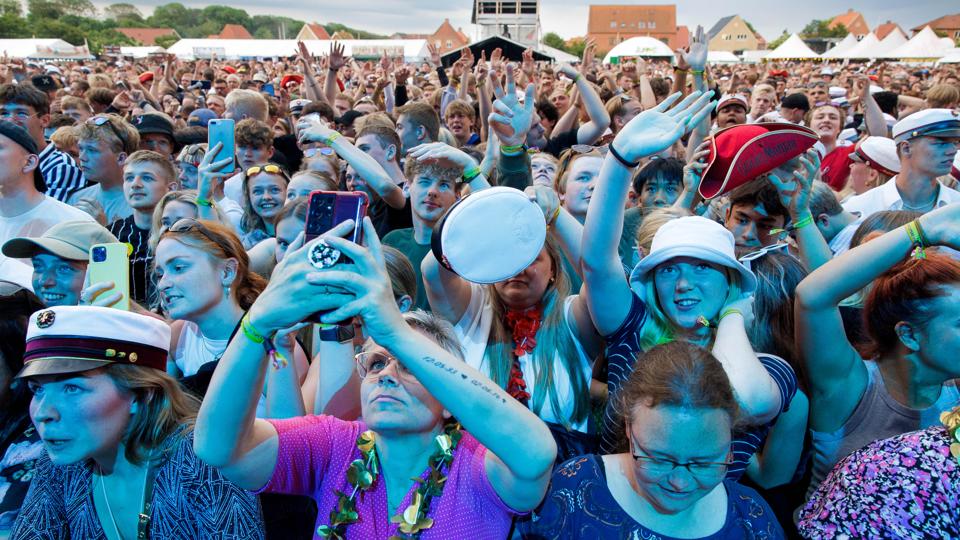 10.500 feststemte mennesker deltog i Thy Rock i 2022, og da der også var godt salg i barerne, kan de frivillige kræfter bag festivalen glæde sig over det bedste økonomiske resultat nogensinde.  <i>Arkivfoto: Bo Lehm</i>