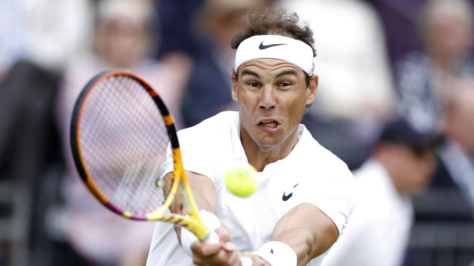 Rafael Nadal indleder i næste uge Wimbledon, som spanieren har vundet to gange i karrieren. I første runde møder han argentinske Francisco Cerundolo, der er nummer 42 på verdensranglisten. <i>John Sibley/Ritzau Scanpix</i>