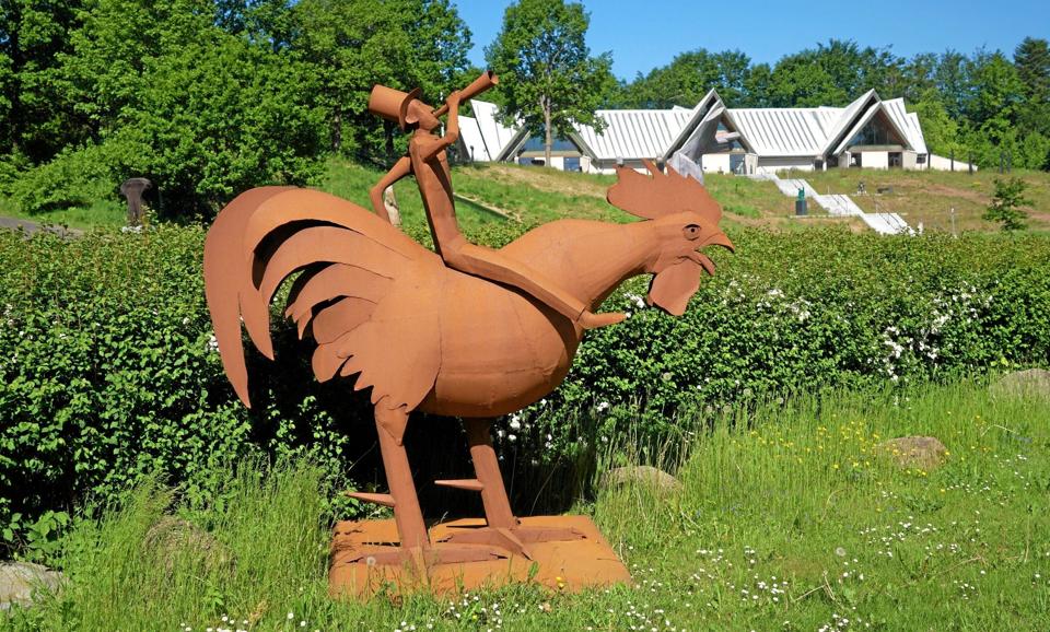 Dronninglund Kunstcenter ligger smukt midt i naturen, og det forsøger man at inddrage i årets sommerudstilling. <i>Foto: Dronninglund Kunstcenter</i>