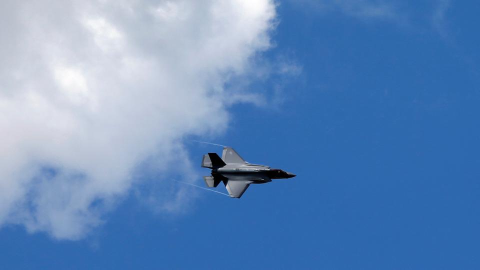 Det er bl.a. usikkerhed om jagerflyet F35, der er med til at beskære byggemulighederne i stort boligprojekt. <i>Foto: Ognen Teofilovski/Reuters/Ritzau Scanpix</i>