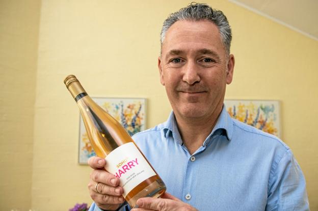Fjerritslevs førende vinnørd, David Andreassen, giver gode råd til sommerens rosevine. Foto: Jesper Hansen
