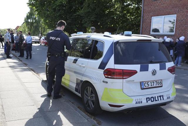 Politiet i Dannebrogsgade i Brønderslev mandag eftermiddag. Foto: Bente Poder