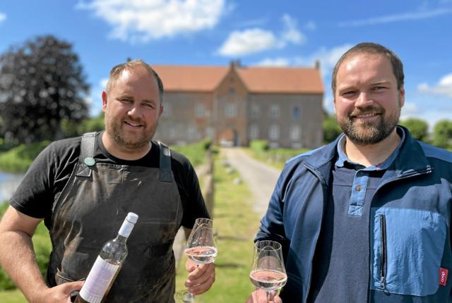 Nikolai Ronne og Andreas Bech ser frem til i fællesskab at få vinfestivalen på Sæbygård Slot gjort til en endnu bedre oplevelse. Foto: Lisa Farum Kristiansen