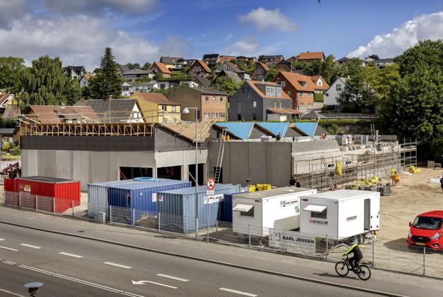 En ny Rema 1000-butik er ved at skyde op midt i Hobro, på den gamle Stark-grund. Foto: Lars Pauli <i>Foto: Lars Pauli</i>