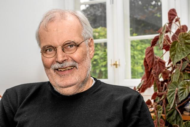 Efter sin pension som historieprofessor på Aalborg Universitet har Jørgen Elsøe Jensen kastet sig over økologisk grøntsagsproduktion i stor stil. Foto: Jesper Hansen