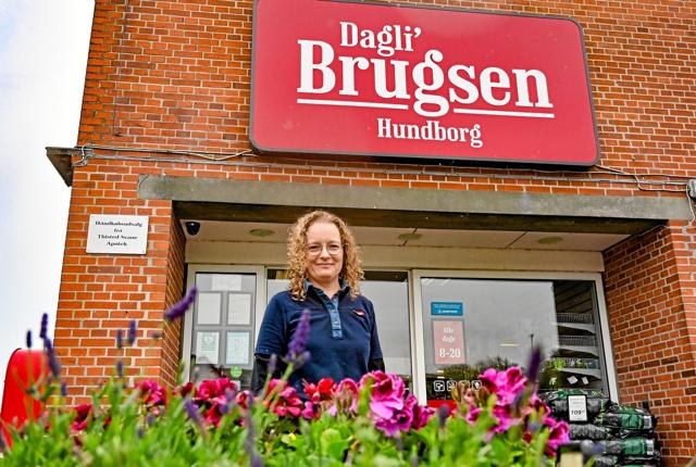 Karin Falksen er glad for de flotte modtagelse hun har fået som ny uddeler i Hundborg. Foto: Ole Iversen