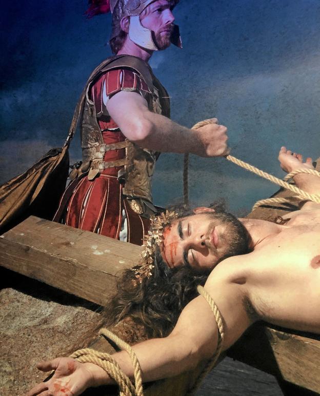 Detalje fra stor fotostat: "Pilatus piner Jesus". 