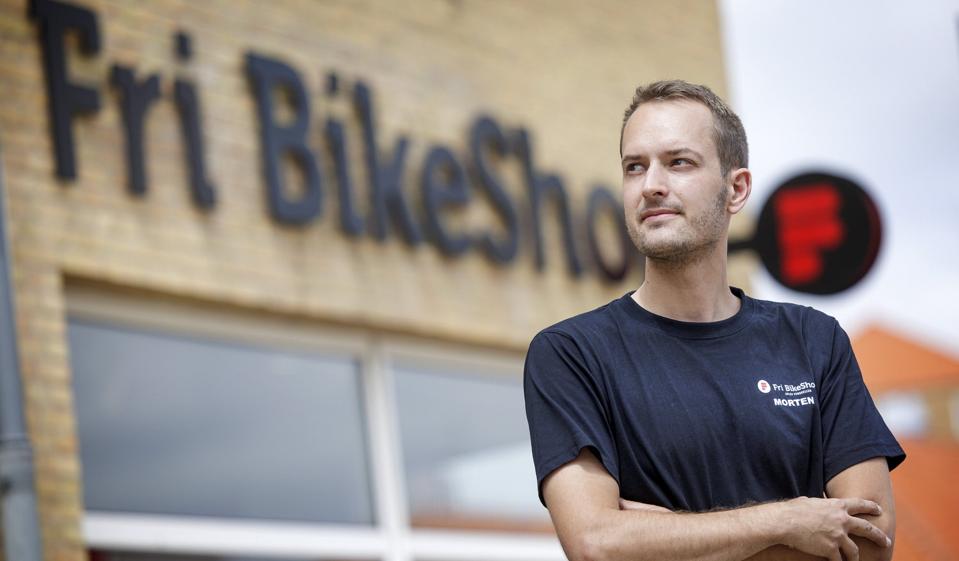 Morten Andersen fra Fri Bike Shop Frederikshavn vil gerne komme problemet med unges farlige cykelvaner til livs. <i>Arkivfoto</i>