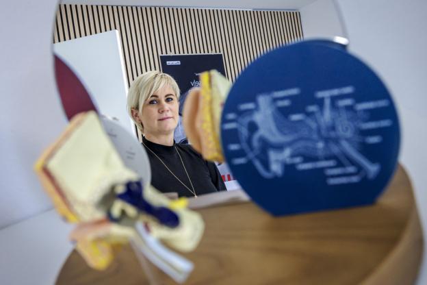 Jeanette Fischer Anthonsen sætter fokus på høretab, og blandt andet holder hun snart åben høreuge. Foto: Martin Damgård <i>Foto: Martin Damgård</i>
