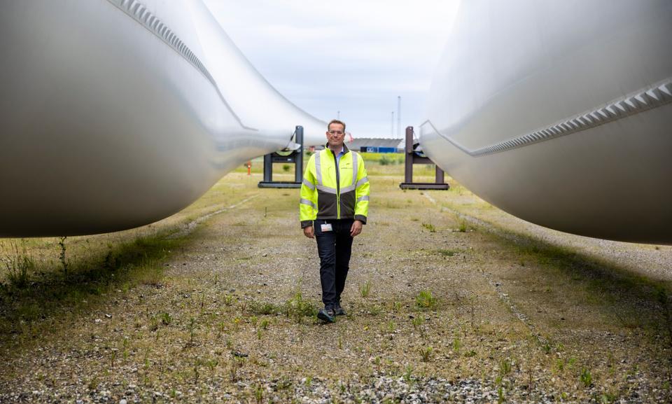 Fabrikschef hos Siemens i Aalborg, Peter Birkegaard, skifter til et andet topjob. Hos en noget mere "sort" virksomhed. <i>Foto: Martél Andersen</i>
