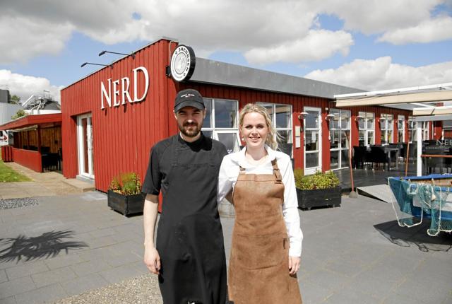Anne Sofie og Christoffer Mølbjerg Kristensen har succes med Restaurant NERD i Frederikhavn Marina Foto: Hans Sejlund
