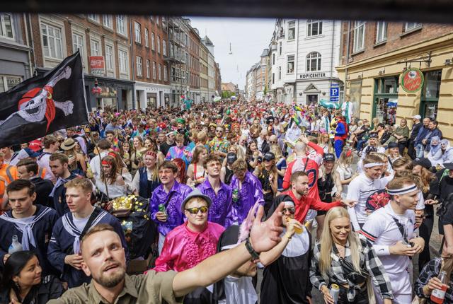 Omkring 90.000 deltog i karnevalet, hvor paraderne gav fest og farver i bybilledet. Foto: Martin Damgård