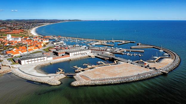 Den nye Sæby Havn kostede omkring 60 millioner kroner. Nu kommer et Vandsportens Hus til 25 millioner kroner.  <i>Arkivfoto: Lars Pauli</i>