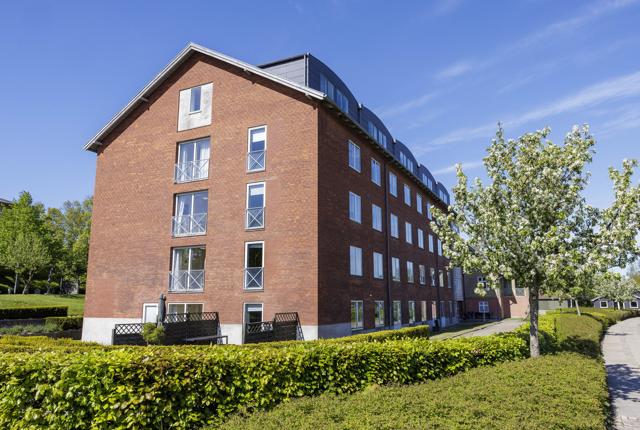 Det har ikke været muligt at omdanne bygningen i Nørresundby til tidsvarende plejeboliger, så nu skal den sælges. Foto: Henrik Bo