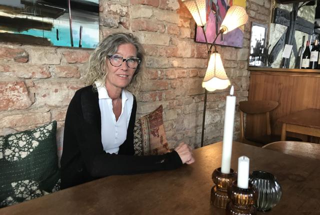 Charlotte Koch glæder sig til snart at byde indenfor i is- og kaffebaren. Foto: Tina Larsen