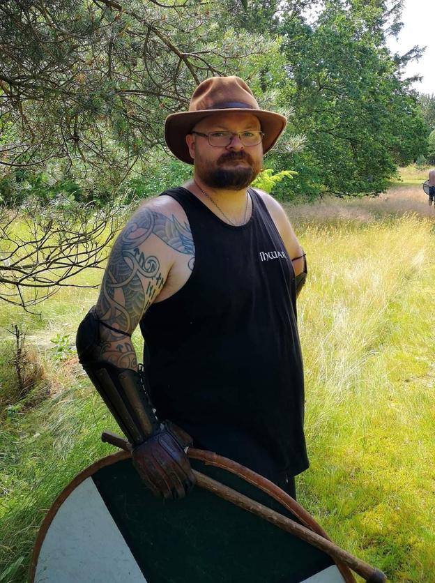 Kristian Mikkelsen sammenligner livet på vikingemarkeder med livet som campist. Gennem sporten finder han et socialt fællesskab. Foto: Kristian Mikkelsen