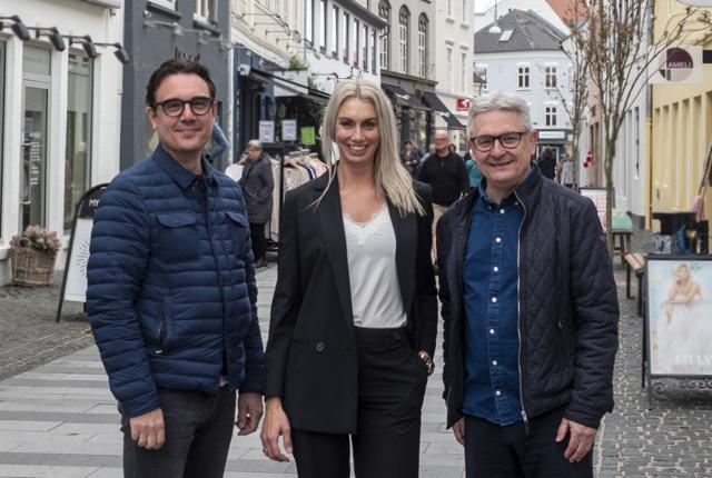Fra venstre: Mikele Volpi, Tina Mikkelsen og ny City Manager Jes Asmussen. Foto: Aalborg City.