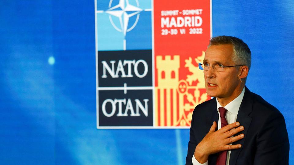 Nato ventes på topmøde i Madrid at betegne Kina som en udfordring for Nato-landenes sikkerhed. Kina vil dog ikke blive set som en "modstander", siger Natos generalsekretær, Jens Stoltenberg. <i>Violeta Santos Moura/Reuters</i>