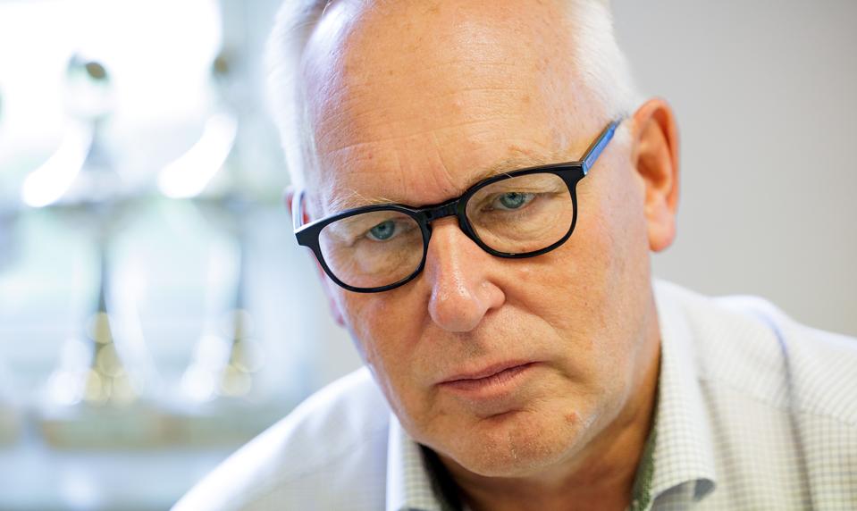 Elregningen står til at blive mere end tidoblet hos jernstøberiet MAT Dania. Administrerende direktør Jørn Krogager Henriksen håber at der snart bliver lavet om på EU's prismodel, der giver så vanvittige regninger, mens lokale vindmøller fortsat producerer strøm til 25 øre for en kilowatttime. <i>Arkivfoto: Bo Lehm</i>