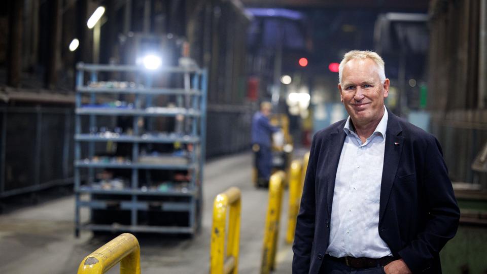 Det har været nogle magre år for det 75-årige jernstøberi, der beskæftiger 260 ansatte. Direktøren Jørn Krogager tager drastiske metoder i brug for at vende udviklingen. <i>Foto: Bo Lehm</i>