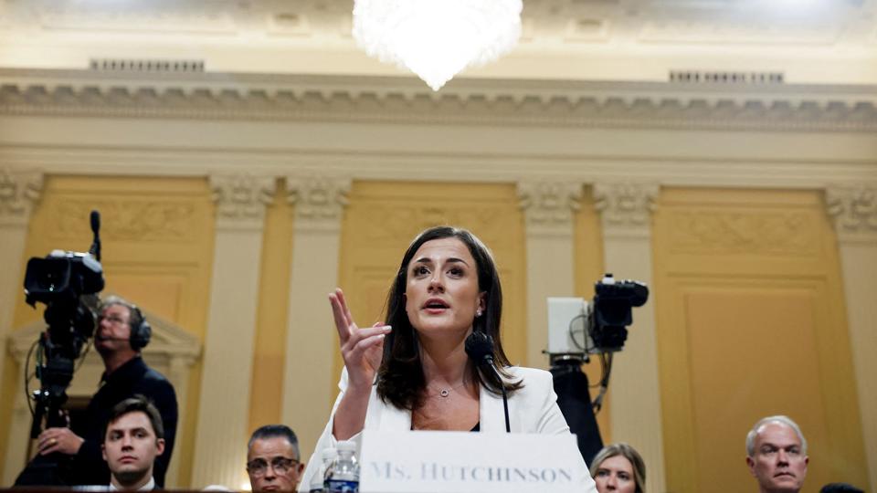 Cassidy Hutchinson, som var med ekspræsident Donald Trumps stab, har under en høring om det dødelige stormløb på Kongressen 6. januar 2021, afsløret detaljer om den tidligere præsidents gøren og laden under krisen. <i>Evelyn Hockstein/Reuters</i>