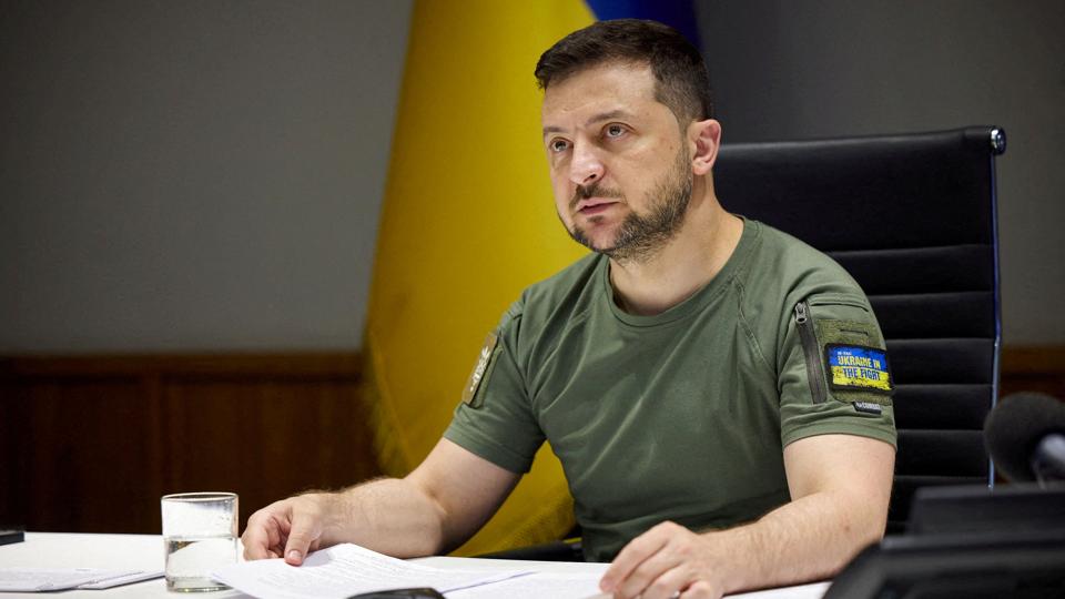 Volodymyr Zelenskyj talte til FN's Sikkerhedsråd, efter at et missilangreb på et shoppingcenter i Ukraine mandag kostede 18 mennesker livet. (Arkivfoto). <i>Ukrainian Presidential Press Ser/Reuters</i>