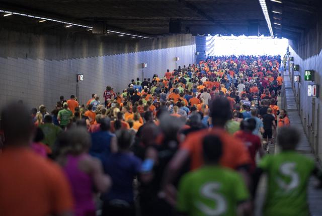 Tusinder af løbende og gående skal være med til at fejre Tunnels jubilæum på søndag. Arkivfoto: Henrik Bo