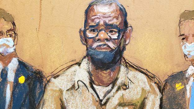 Musikeren R. Kelly dømt til 30 års fængsel for menneskehandel