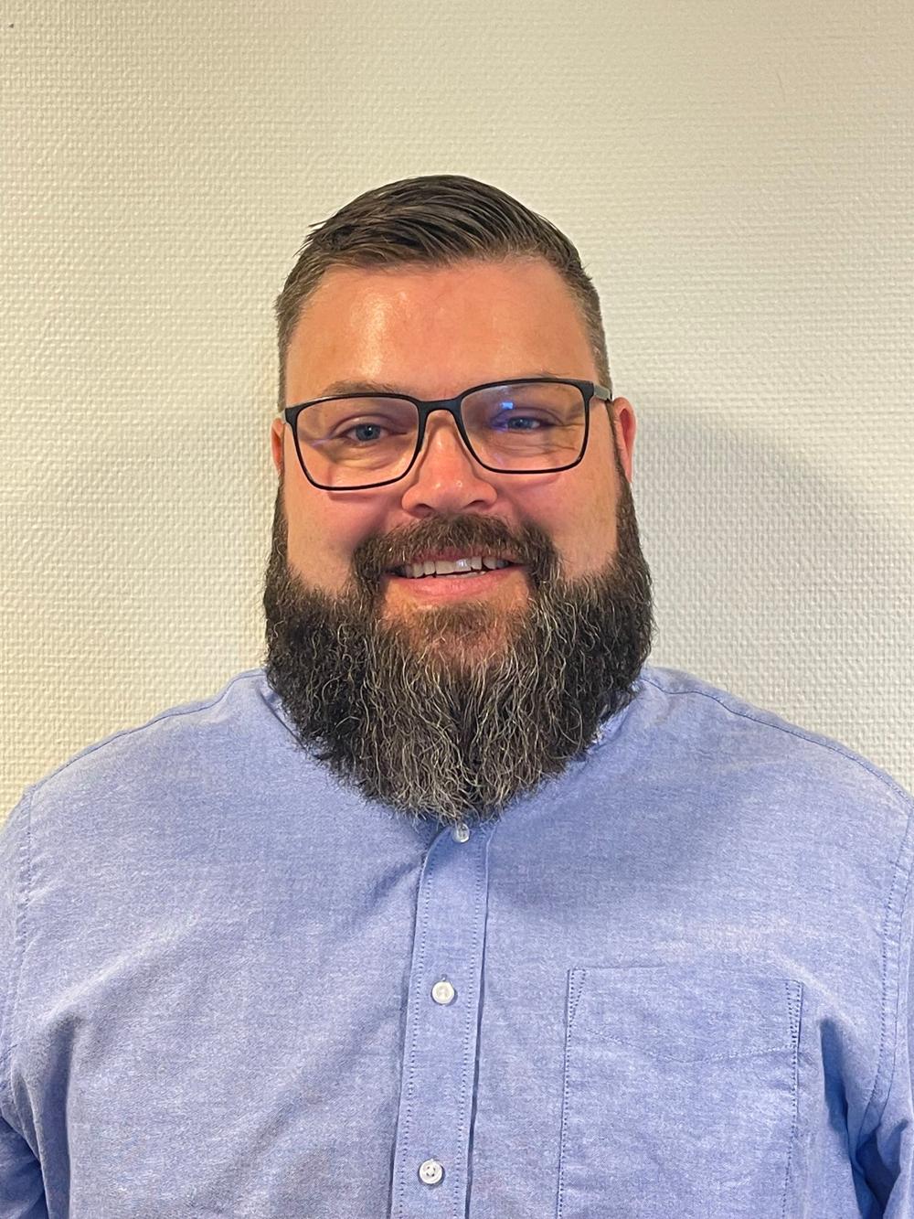 Caspar Sejer Dandanell Nielsen er ny markedschef for segmentet Inventar i Raunstrup Bygningsservice. Caspar Sejer Dandanell Nielsen er ny markedschef for segmentet Inventar i Raunstrup Bygningsservice.