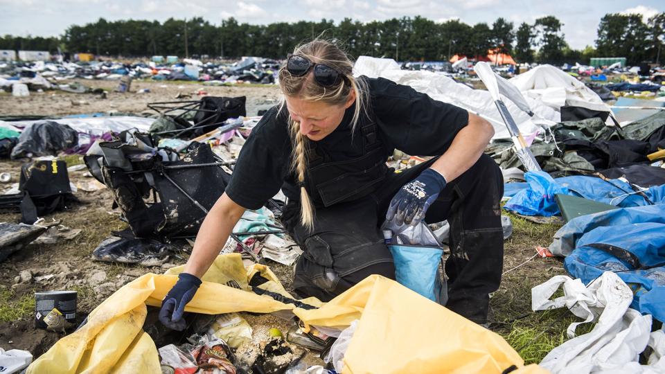 Hvert år bliver der efterladt tonsvis af telte og pavilloner på Roskilde Festival. Men det håber festivalen at gøre op med ny ordning, hvor man kan leje sit campingudstyr. (Arkivfoto). <i>Ida Marie Odgaard/Ritzau Scanpix</i>