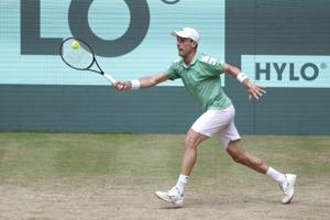 Spanier trækker sig fra Wimbledon med corona