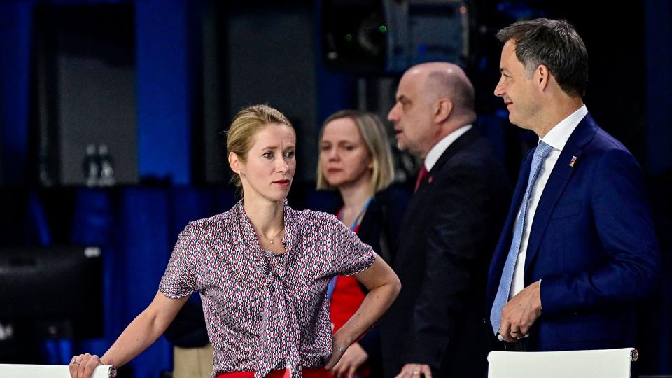 Nato-lande er klar til at forsvare Sverige og Finland, hvis Putin gør alvor af trusler. Estlands premierminister, Kaja Kallas, tror dog Putin vil nøjes med cyberangreb frem for egentlige militære angreb på de nordiske lande. <i>Javier Soriano/Ritzau Scanpix</i>