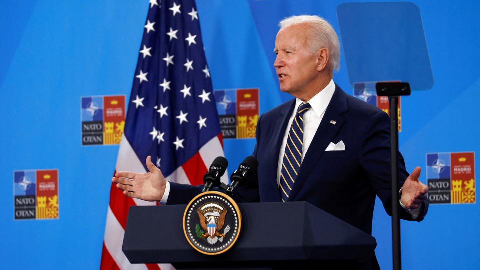 USA's præsident, Joe Biden, vil støtte Ukraine, så længe det kræves. Det siger han på et Nato-topmøde i Madrid torsdag. <i>Yves Herman/Reuters</i>