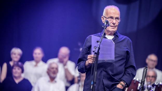 Sangskriveren Allan Taylor holdt talen til guldbrudeparret, d.v.s. Skagen Festival nr. 50. Festivalen statede i 1971 og kunne i 2021 fejre 50 års jubilæum. men blev som bekendt aflyst på grund af pandemien. <i>Foto: Martin Damgård</i>