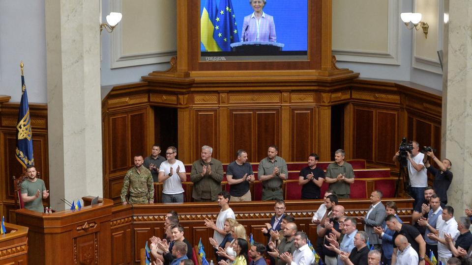 EU-Kommissionens formand, Ursula von der Leyen, har fredag talt til det ukrainske parlament. <i>Stringer/Reuters</i>