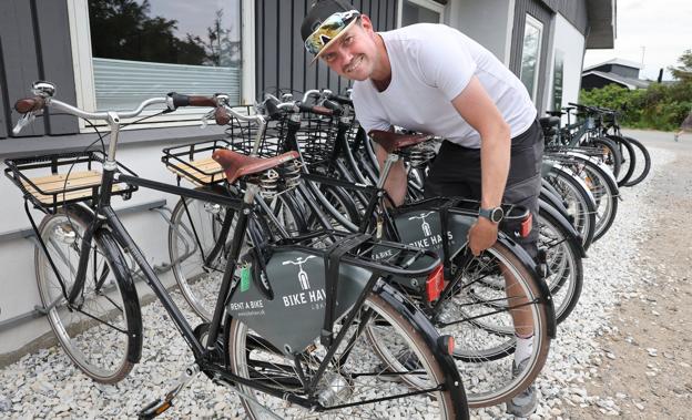 Lad bare cyklerne blive hjemme, lyder det Nikolaj Glyø, der driver Bike Havs <i>Foto: Bente Poder</i>