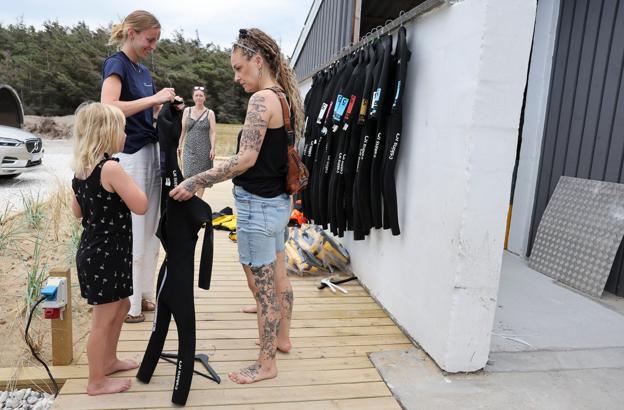 Der var allerede godt gang i udlejningen af udstyr <i>Foto: Bente Poder</i>
