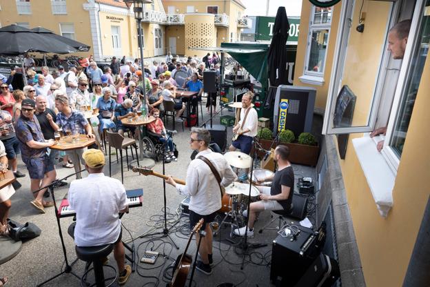 Skagen er fyldt med glade mennesker og masser af musik over alt. <i>Foto: Claus Søndberg</i>