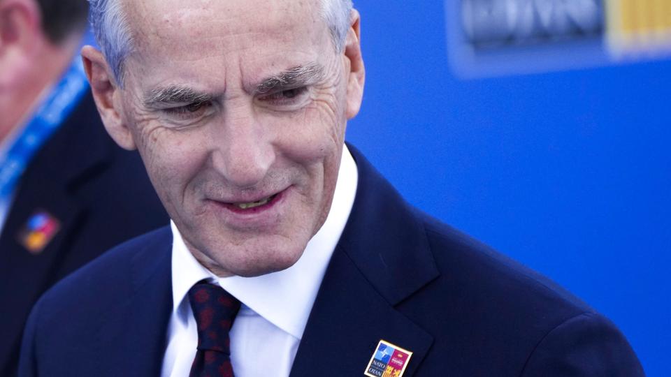 Den norske statsminister, Jonas Gahr Støre, rejste direkte fra NATO-topmødet i Madrid til Ukraine. Han meddelte fredag, at Norge giver yderlige en milliard euro (omkring 7,44 milliarder kroner) i støtte til Ukraine. <i>Manu Fernandez/Ritzau Scanpix</i>