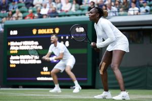 42-årige Venus Williams lod sig friste af Wimbledons græs