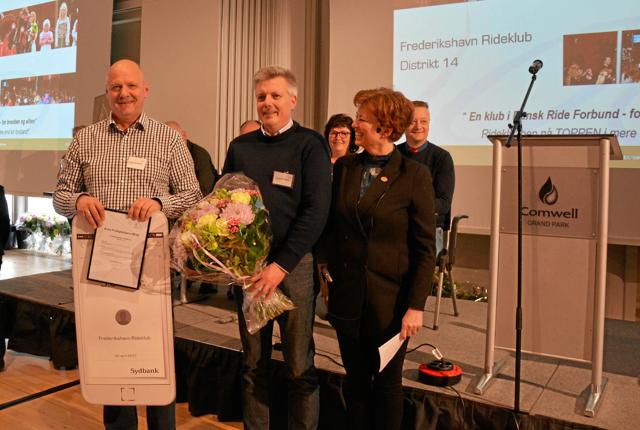 På Dansk Rideforbunds Repræsentantskabsmøde fik Frederikshavn Rideklub årets frivillighedspris.Privatfoto