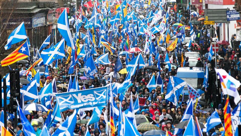 I 2023 skal Skotland måske igen stemme om løsrivelse fra United Kingdom. Billedet er fra en demonstration for skotsk selvstændighed i Glasgow i januar 2020. <i>Robert Perry/Ritzau Scanpix</i>